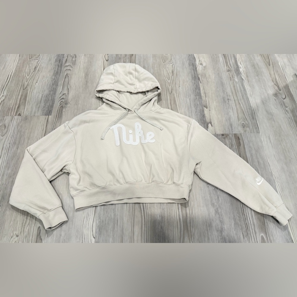 NIKE Women’s Crop Hoodie. Size Small. EUC. Beige/ Ecru Workout. Casual.